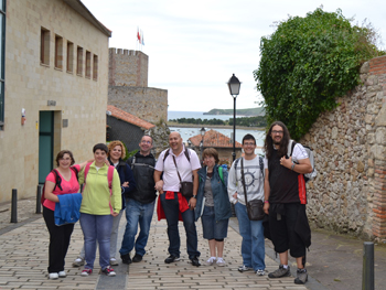 Subiendo al castillo de San Vicente de la Barquera, pues nos dijeron que esta Bustamante.